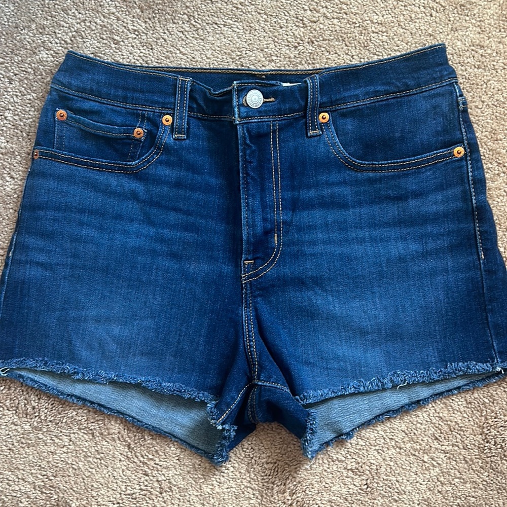 Women’s Levi’s hi rise shorts